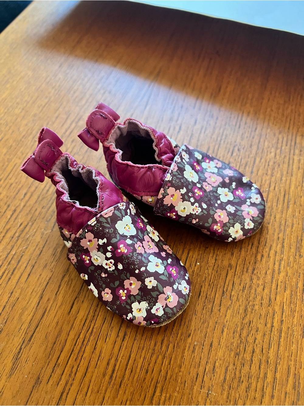 Robeez Girls Floral Soft Sole Slip-On Shoes in Berry Pink with bows on heels
